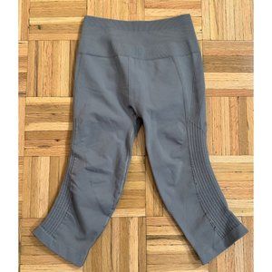 Lululemon In The Flow Crop Leggings Womens 6 Seamless Gray Stretch Yoga